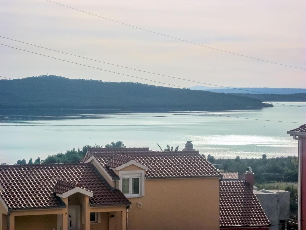 Apartment In Dalmatia Near The Sea Каштела Экстерьер фото